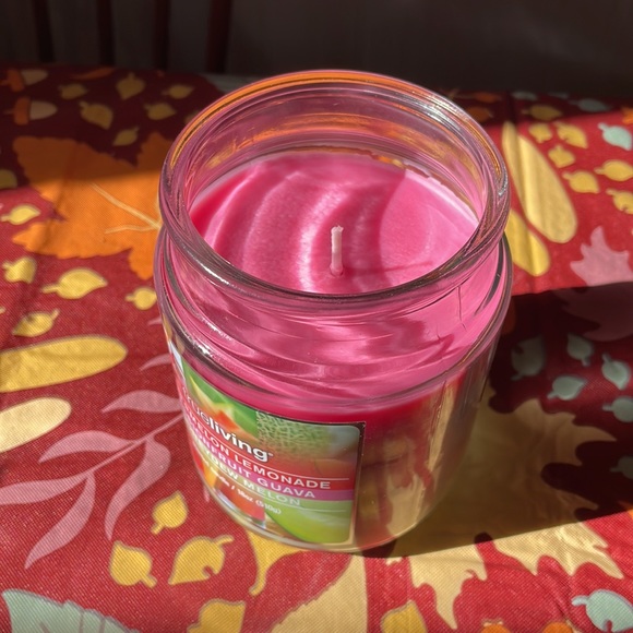 Trueliving Layered Scented Candle, 18 oz, unused - Picture 4 of 6